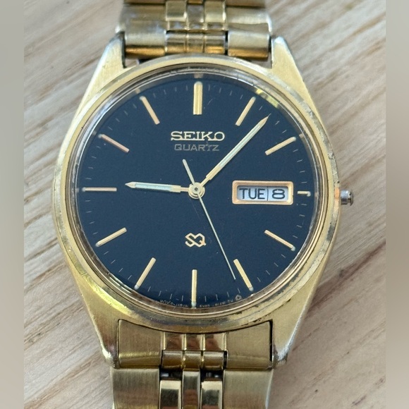 Seiko SQ Vintage Men’s Watch Black Dial Gold-Tone Bracelet Date Window - Picture 1 of 13